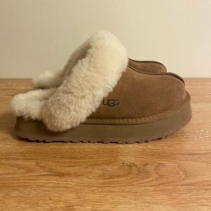 UGG platform slippers, size 8